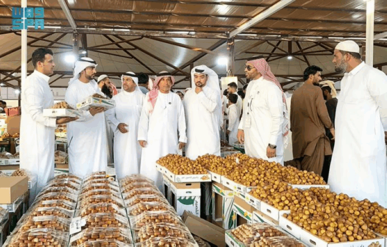 سوق-تمور-البكيرية.-وفرة-بالكميات-وإقبال-متزايد-من-المتسوقين