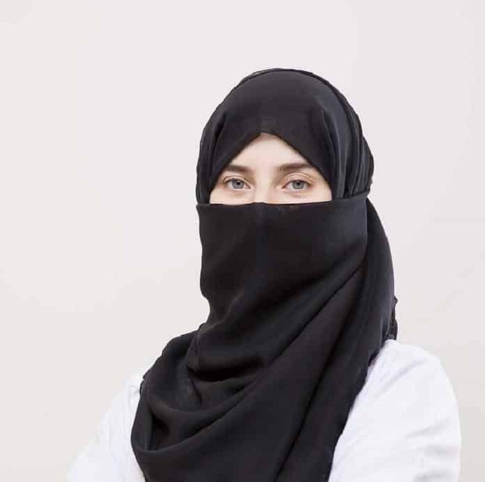 أخصائية:-العلاج-الطبيعي-يقي-كبار-السن-من-مخاطر-السقوط-وضعف-العضلات