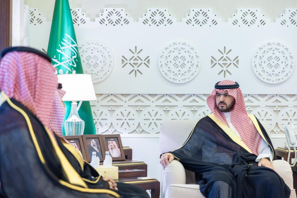نائب-أمير-الشرقية-يتسلم-التقرير-السنوي-لأعمال-فرع-الهلال-الأحمر-بالمنطقة