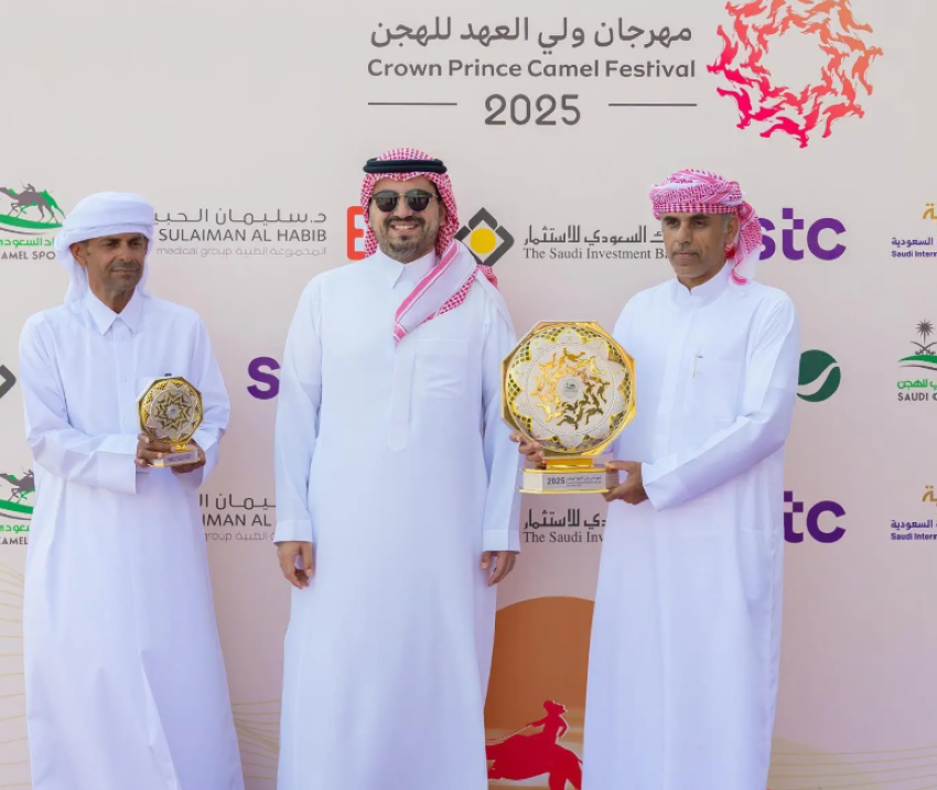 فهد-بن-جلوي-يتوّج-الفائزين-بمهرجان-ولي-العهد-للهجن-على-ميدان-الطائف