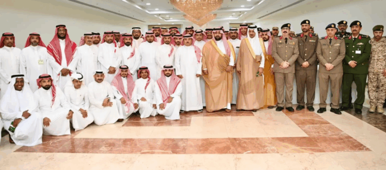 أمير-جازان-يزور-المركز-الإعلامي-الخاص-بفعاليات-اليوم-الوطني-الـ95-بالمنطقة