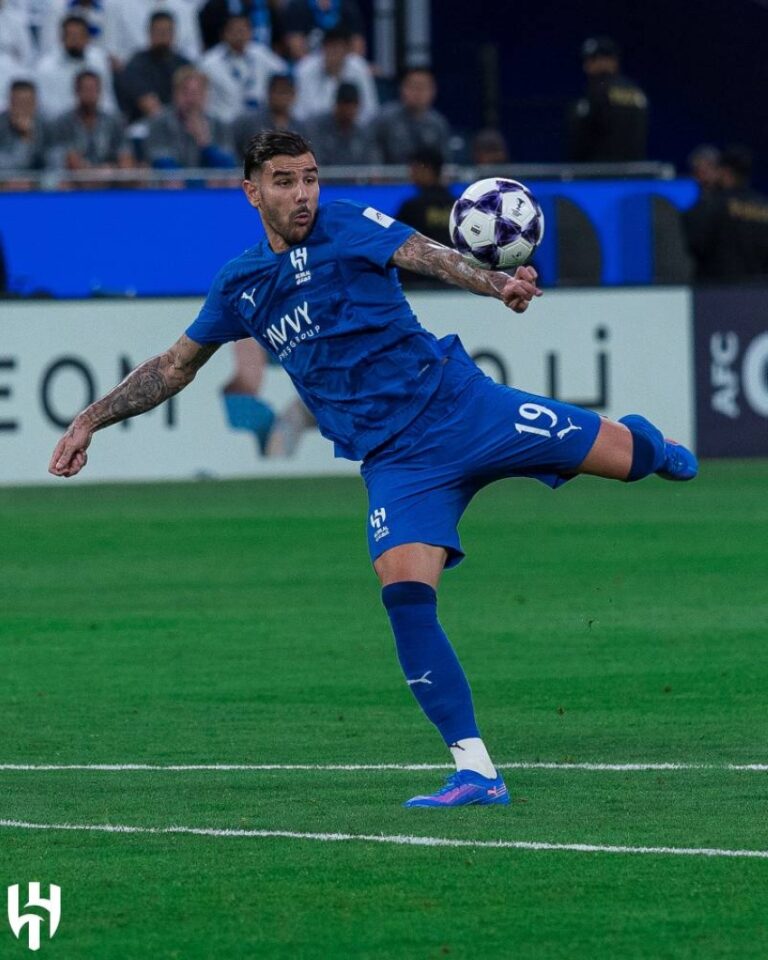 الأهلي-يصطدم-بالهلال-في-قمة-الظروف-المتشابهة
