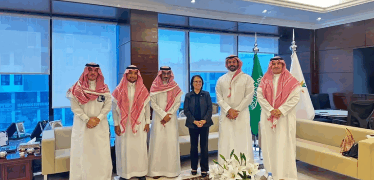 مدير-فرع-الموارد-بمنطقة-مكة-والقنصل-البريطاني-يناقشان-أوجه-التعاون-المشترك