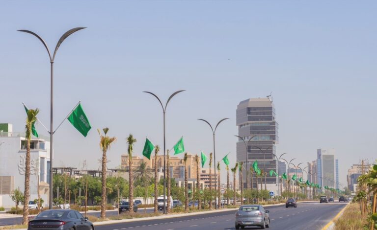 الخبر.-تركيب-أعلام-الوطن-والمجسمات-و15-فعالية-احتفاءً-باليوم-الوطني-95