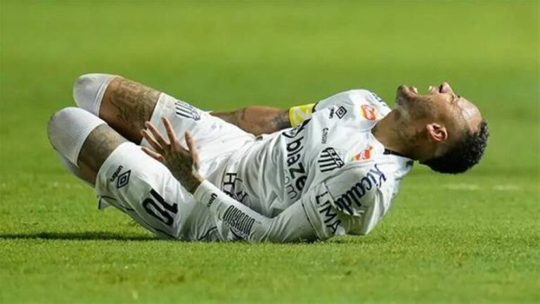 اللاعب-«الهش».-نيمار-يتعرض-لإصابة-رابعة-مع-سانتوس