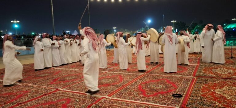 العرضة-والسامري-يجذبان-الزوار-في-احتفالات-الأحساء-باليوم-الوطني