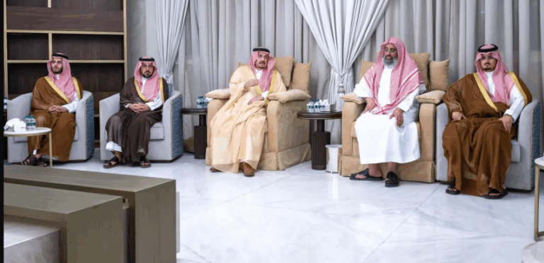 أمير-منطقة-الرياض-يعزّي-في-وفاة-المفتي-العام-للمملكة