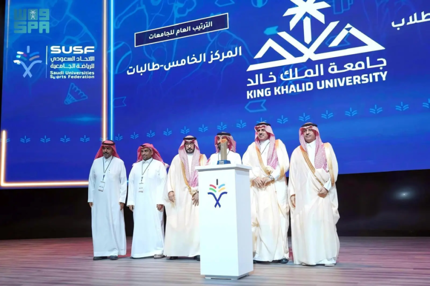 وزير-التعليم-يكرّم-جامعة-الملك-خالد-لتقدمها-في-مؤشر-الأداء-الرياضي-للجامعات