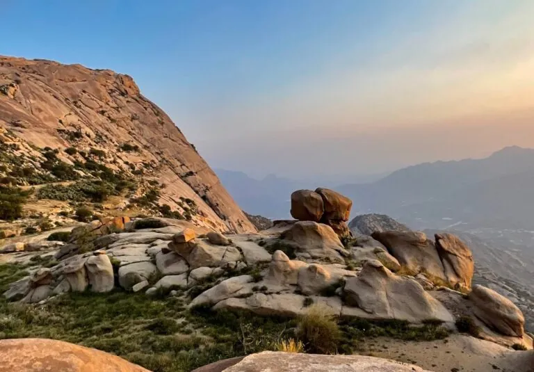 جبال-شدا-في-الباحة.-وجهة-عشاق-المغامرات-ومحبي-الاستمتاع-بالطبيعة