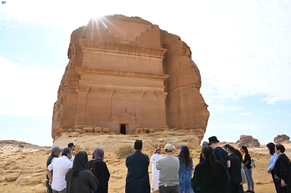 بمواقع-وفعاليات-استثنائية.-العُلا-تستقطب-السياح-من-مختلف-دول-العالم