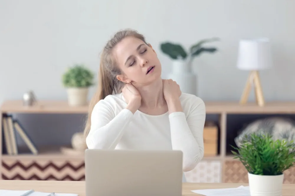 كيف-تتعاملين-مع-الصداع-الهرموني؟.-الأسباب-والأعراض-والوقاية