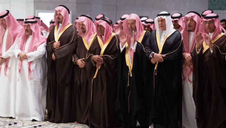 نائب-أمير-منطقة-مكة-يؤدي-صلاة-الميت-على-الأميرة-عبطا-بنت-عبدالعزيز