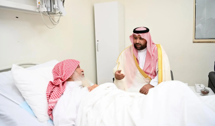 أمير-جازان-ونائبه-يطمئنان-على-صحة-الشيخ-العامري