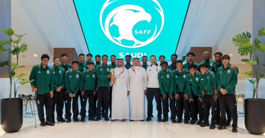 وزير-الرياضة-يستقبل-لاعبي-المنتخب-السعودي-أبطال-كأس-الخليج-العربي-لكرة-القدم