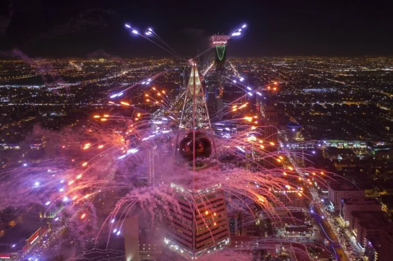 عروض-عالمية-وبالونات-عملاقة.-تفاصيل-مسيرة-افتتاح-موسم-الرياض-2025