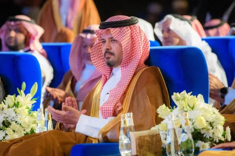 أمير-المدينة-يفتتح-الملتقى-العلمي-الخامس-والعشرين-لأبحاث-الحج-والعمرة-والزيارة