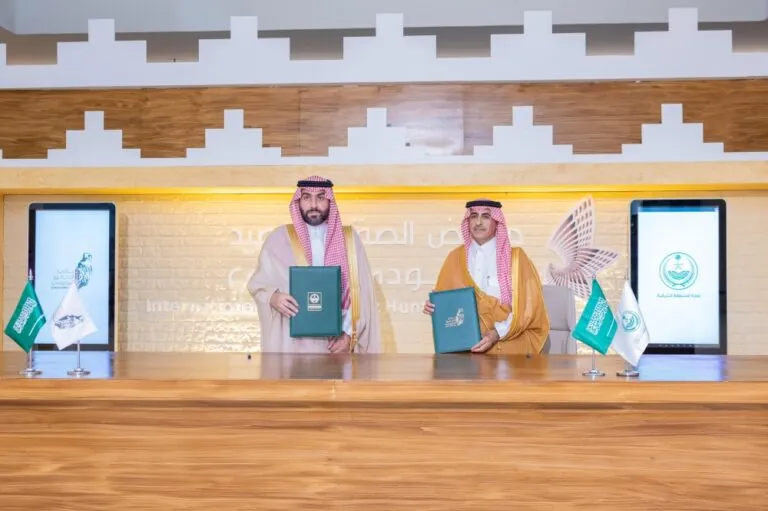 إمارة-الشرقية-ونادي-الصقور-يوقعان-اتفاقية-تعاون-لاستضافة-كأس-نادي-الصقور-2025