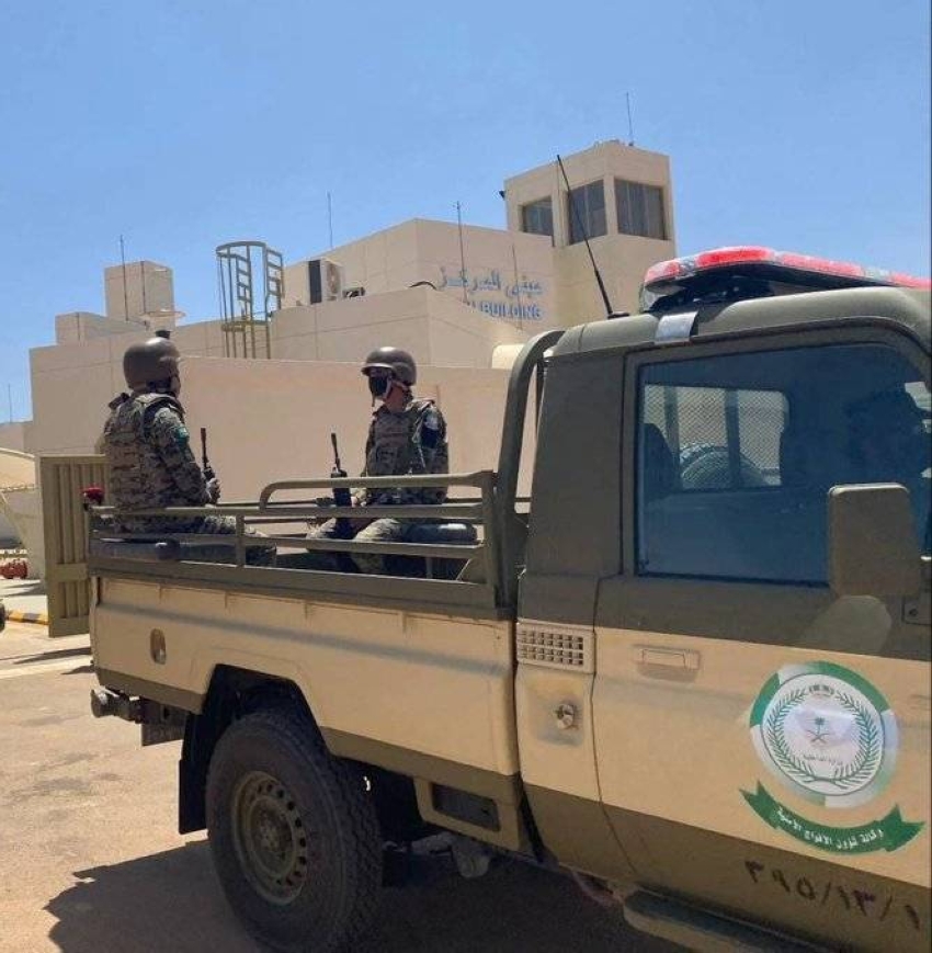 القبض-على-(5)-مخالفين-لتهريبهم-(18,749)-قرص-إمفيتامين-و(56)-كجم-من-الحشيش-بـالعارضة