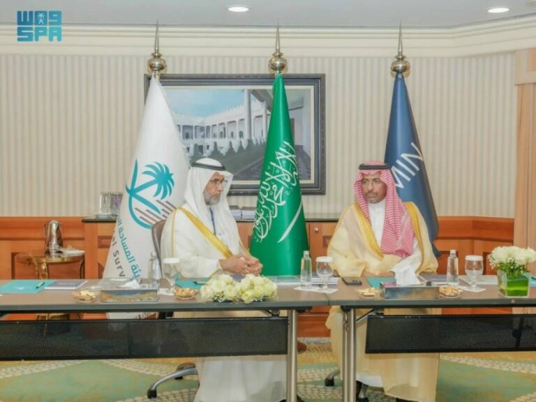 وزير-الصناعة-يبحث-تعزيز-التعاون-التعديني-مع-(seg)-و(tds)