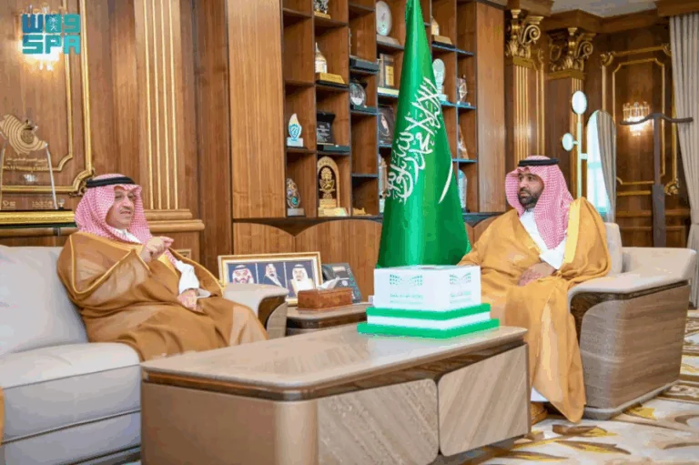 أمير-جازان-يستقبل-وزير-التعليم-ويدشّن-مشروعات-تعليمية-بأكثر-من-مليار-ريال