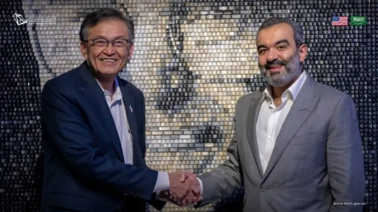 السواحه-يبحث-مع-رئيس-(intel)-سبل-تعزيز-الشراكة