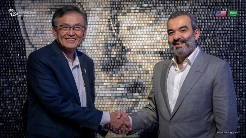 السواحه-يبحث-مع-رئيس-(intel)-سبل-تعزيز-الشراكة