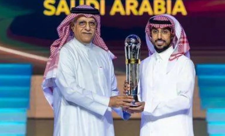 سالم-الدوسري-يكتب-التاريخ-مجددًا.-أفضل-لاعب-في-آسيا-للمرة-الثانية
