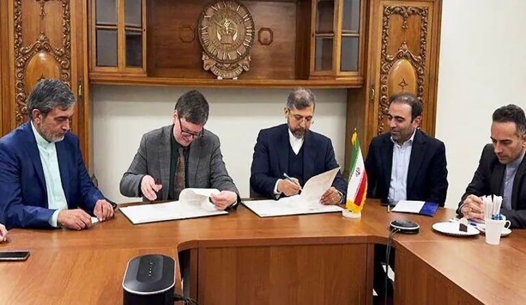 مركزان-علميان-وبحثيان-إيراني-وروسي-يوقعان-اتفاقية-تعاون-في-موسكو