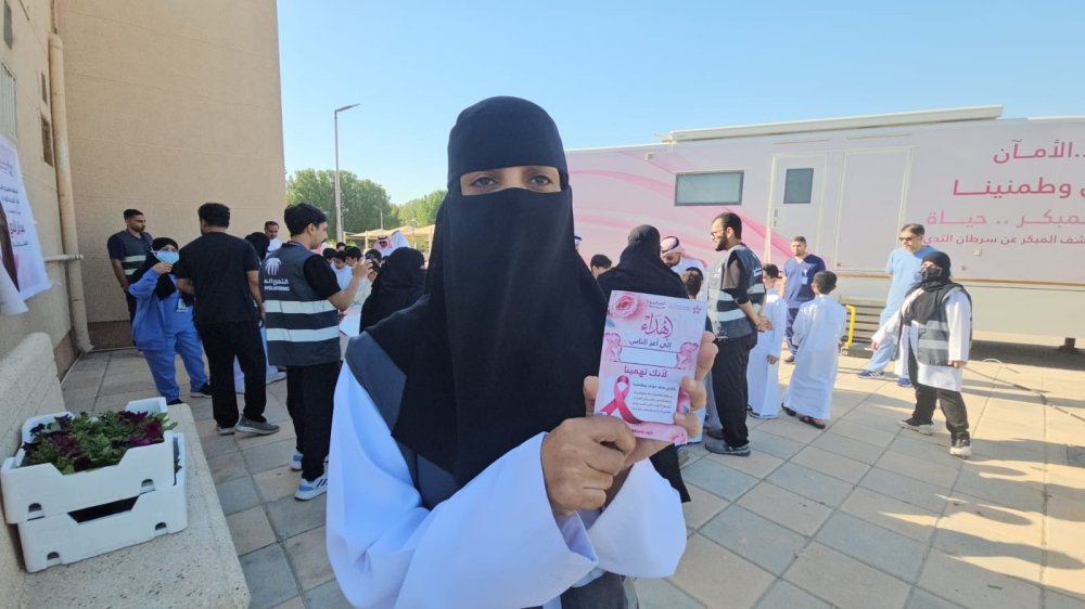 صور-|-”رسالة-لأمي“.-أطفال-صفوى-يواجهون-“سرطان-الثدي”-بـ-250-شتلة