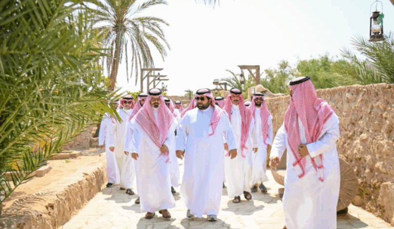 أمير-جازان-ونائبه-يتفقدان-عددًا-من-المشروعات-التنموية-والسياحية-بمحافظة-فرسان