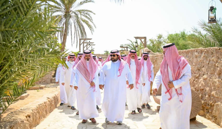 أمير-جازان-ونائبه-يتفقدان-عددًا-من-المشروعات-التنموية-والسياحية-بمحافظة-فرسان