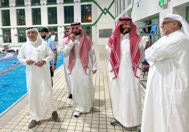 الرئيس-التنفيذي-للاتحاد-السعودي-للسباحة-يزور-نادي-الفتح