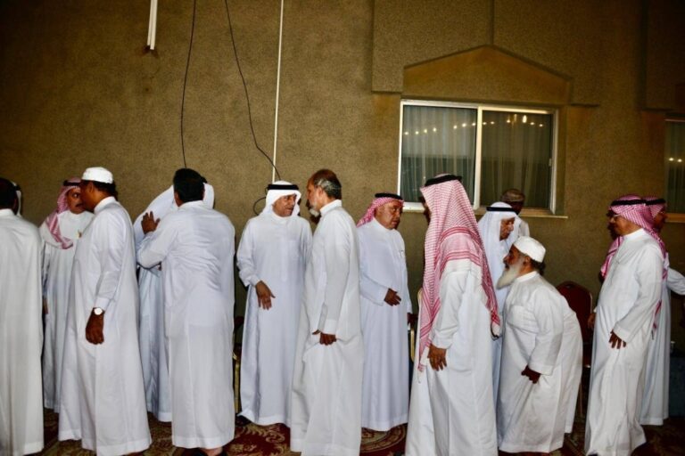آل-بقشان-يستقبلون-المواسين-في-وفاة-فقيدهم