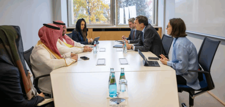 وزير-الاقتصاد-يناقش-مع-هولّه-الفرص-الاقتصادية-والتجارية-والاستثمارية-في-المملكة