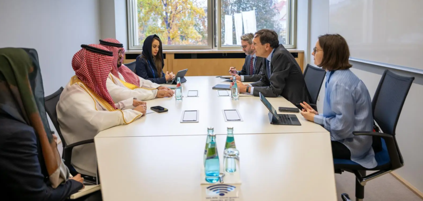وزير-الاقتصاد-يناقش-مع-هولّه-الفرص-الاقتصادية-والتجارية-والاستثمارية-في-المملكة