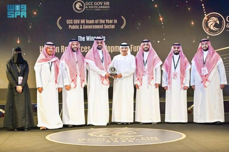 جائزة-أفضل-فريق-للموارد-البشرية-في-دول-مجلس-التعاون-لصندوق-تنمية-الموارد-البشرية