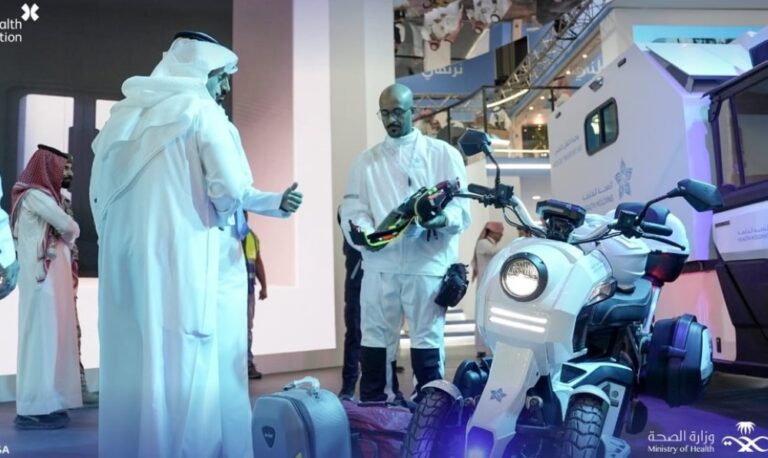 بينها-روبوت-تفاعلي.-ابتكارات-ذكية-تُبهر-زوار-ملتقى-الصحة-العالمي
