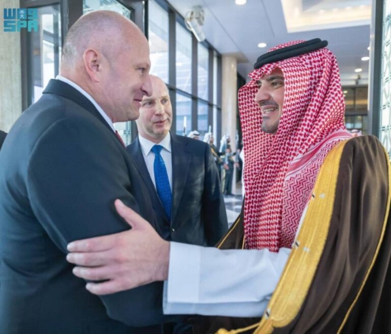 وزير-الداخلية-يدشّن-وحدة-الأورام-المتنقلة-بالوزارة