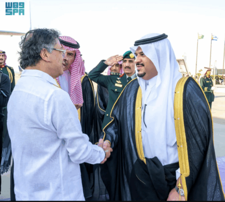 رئيس-كولومبيا-يصل-إلى-الرياض-للمشاركة-في-منتدى-مبادرة-مستقبل-الاستثمار