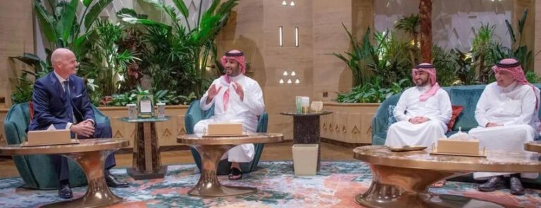 ولي-العهد-يستقبل-رئيس-الاتحاد-الدولي-لكرة-القدم