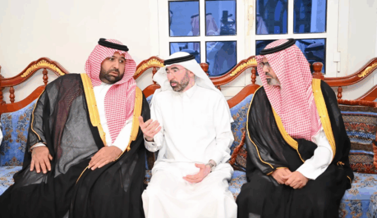 أمير-منطقة-جازان-ونائبه-يقدمان-واجب-العزاء-للحازمي-في-وفاة-نجله