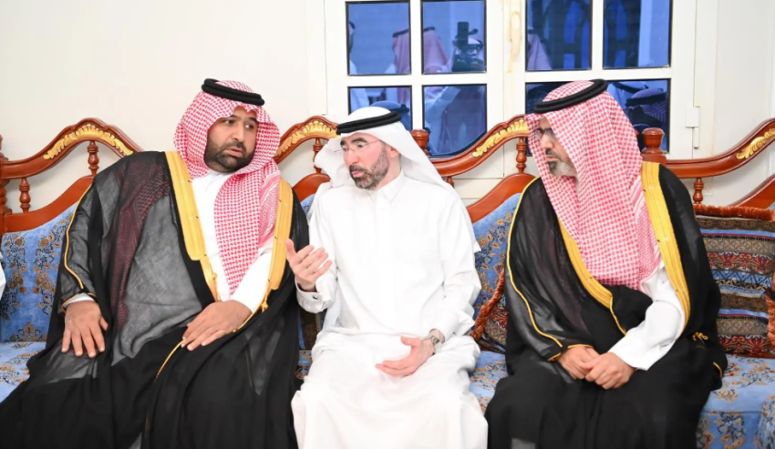 أمير-منطقة-جازان-ونائبه-يقدمان-واجب-العزاء-للحازمي-في-وفاة-نجله