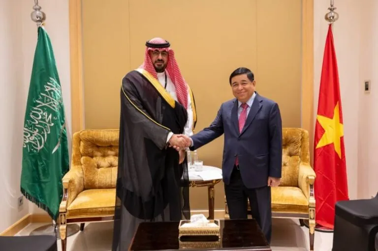 الإبراهيم-يبحث-التعاون-الاقتصادي-والاستثماري