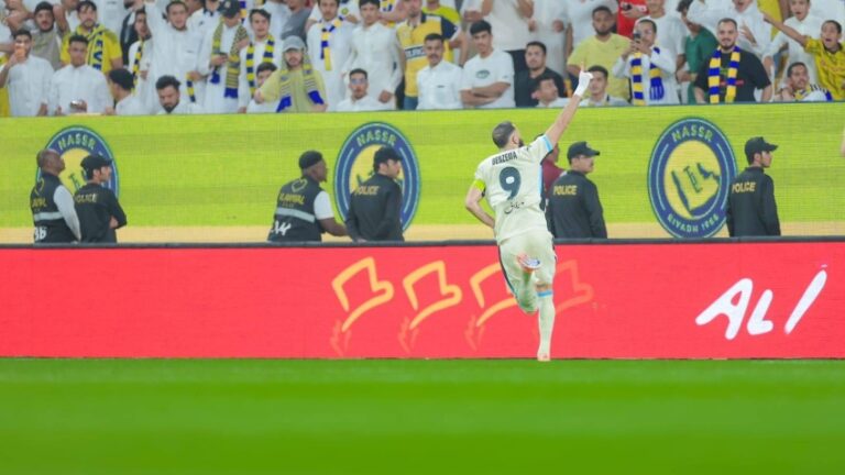 الاتحاد-للثمانية-طار.-بثنائية-بنزيما-وعوار