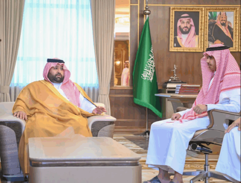 أمير-منطقة-جازان-يستقبل-مواطنًا-لتنازله-عن-قاتل-والده-لوجه-الله-تعالى