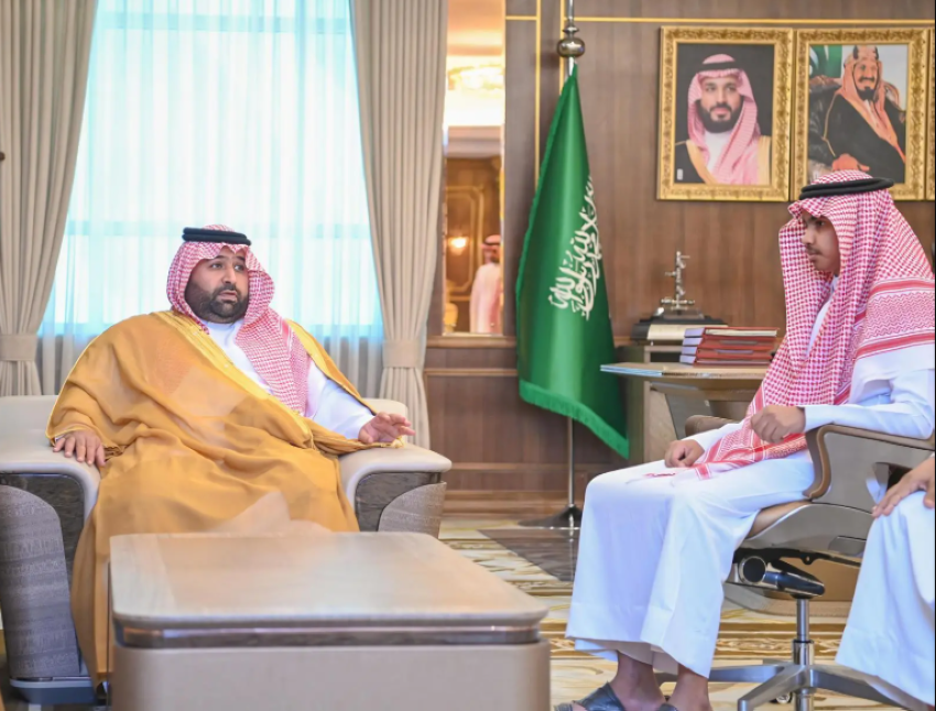 أمير-منطقة-جازان-يستقبل-مواطنًا-لتنازله-عن-قاتل-والده-لوجه-الله-تعالى