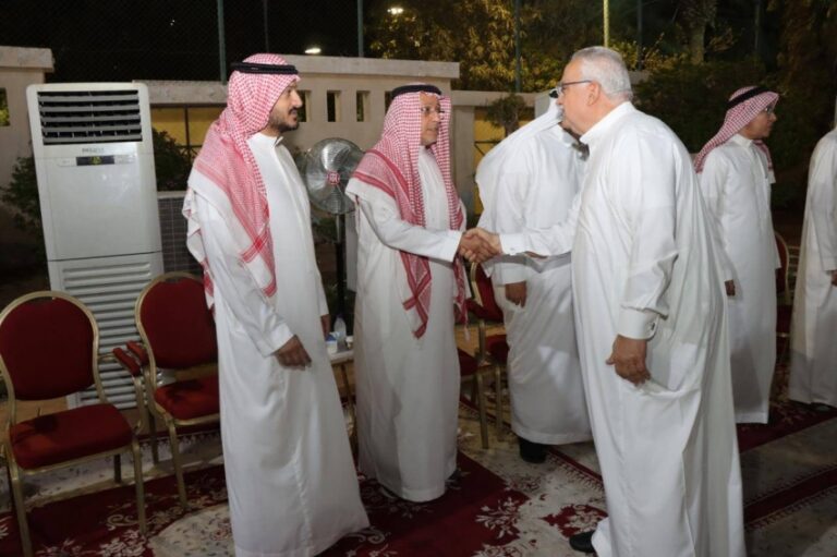 آل-باعشن-يستقبلون-المعزين-في-وفاة-فقيدتهم