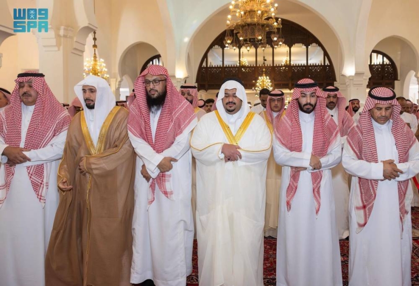 نائب-أمير-منطقة-الرياض-يؤدي-صلاة-الميت-على-والدة-الشيخ-الشبانات-ووالدة-الشيخ-الخثلان