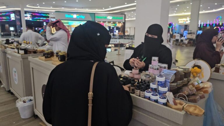 من-7-أطنان-إلى-20-طنًا.-قفزة-60%-في-إنتاج-عسل-”المانجروف“-بالشرقية