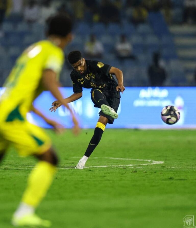 الاتحاد-يعود-بريمونتادا-مثيرة.-بتعادل-رباعي-أمام-الخليج-(4-/-4)